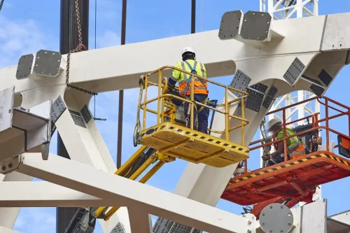 Qualified persons for site safety in New York working on an elevated work platform.